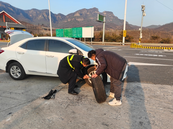 路罗收费站修车