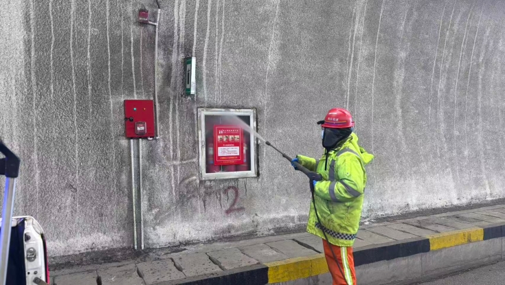 擦亮隧道“眼睛”，筑起安全防线——河北高速集团邢汾分公司清家沟隧道管理站：开展隧道机电设施清洁维护工作